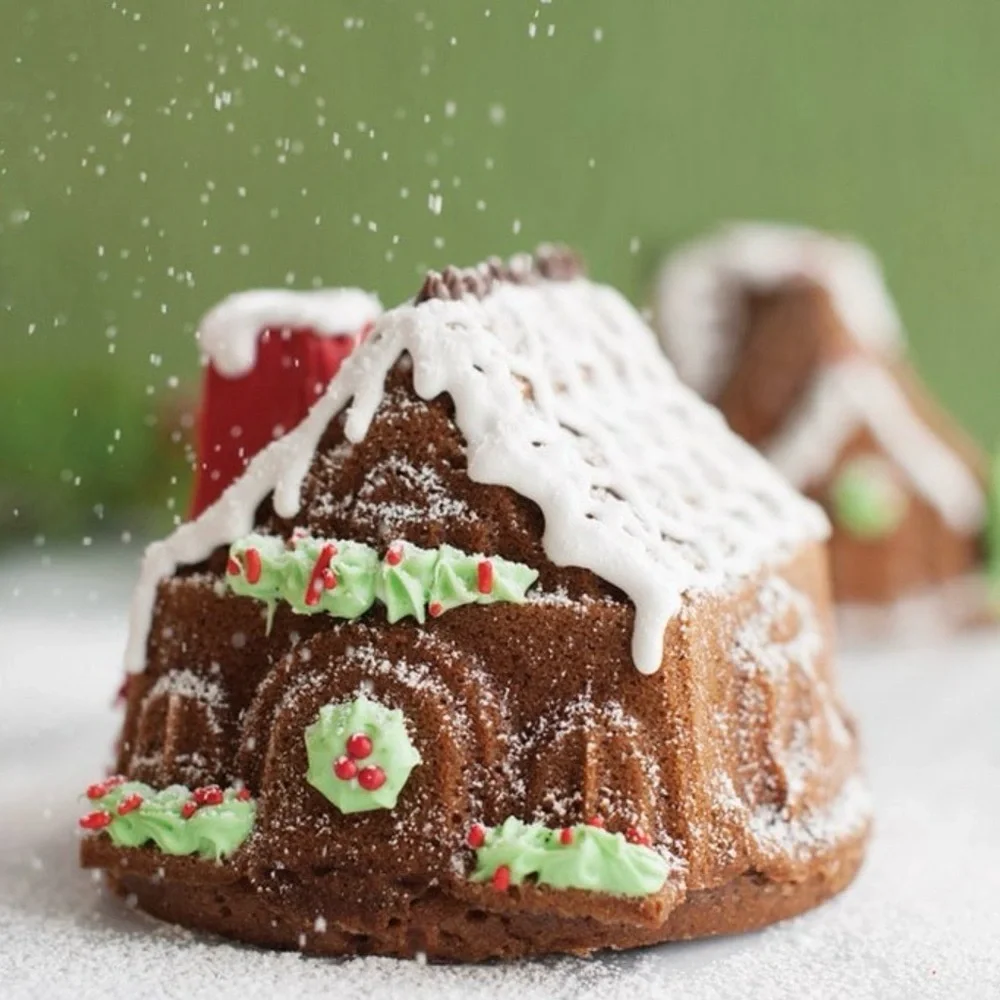 Nordic Ware Gingerbread House Duet Pan Cast Aluminum Baking Pan Holiday 5 Cups